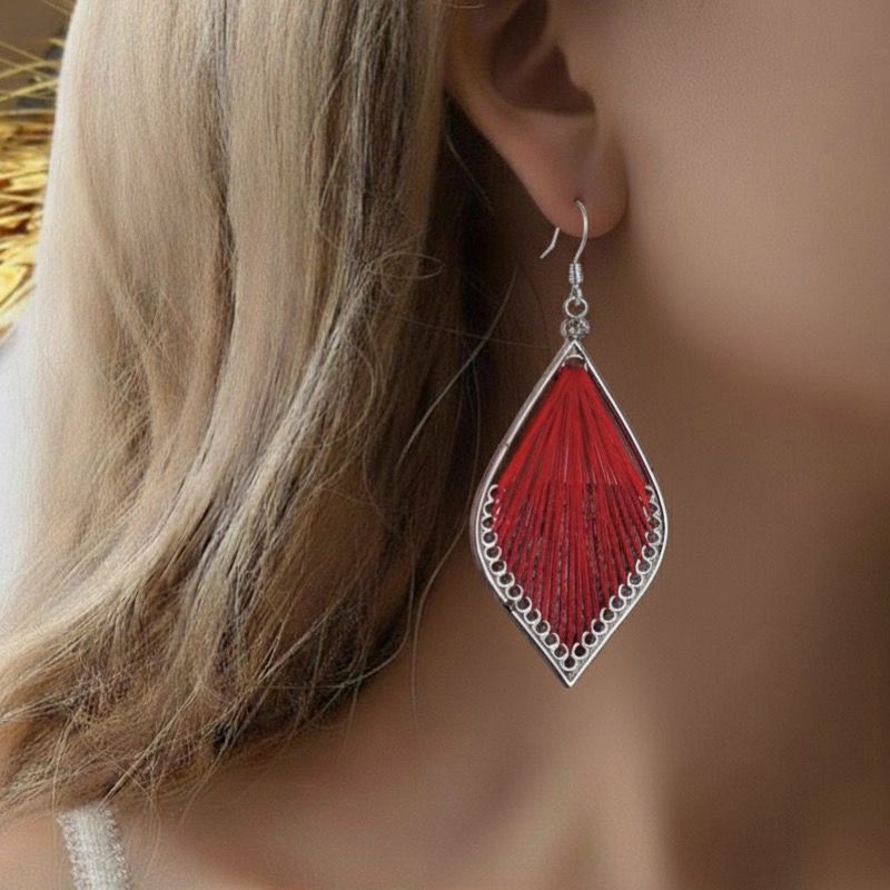 گوشواره‌ رافیا قرمز