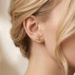 گوشواره میخی زنانه طرح صدف