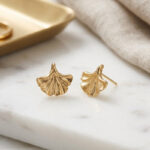 گوشواره میخی زنانه طرح صدف